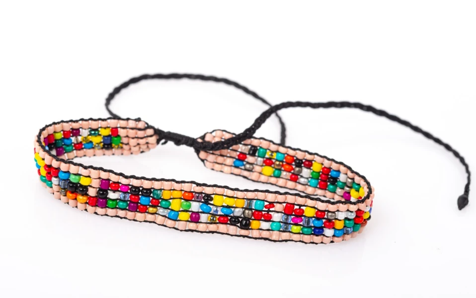 Langes Perlenarmband