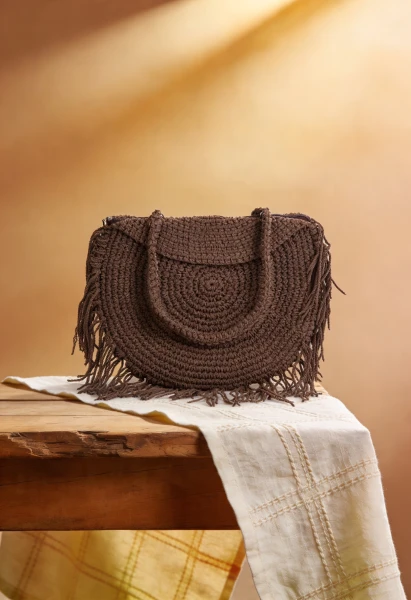 Braune Häkelschultertasche