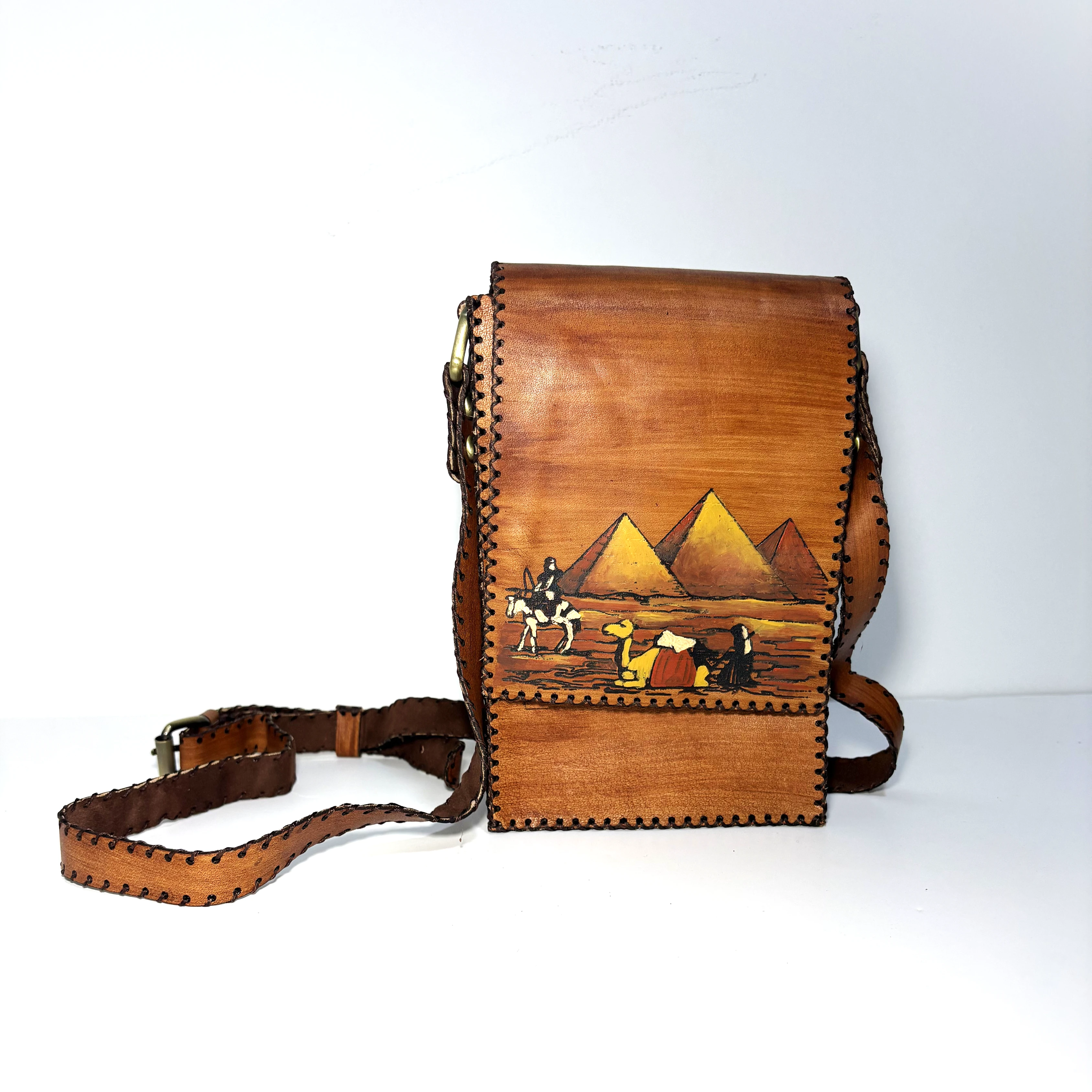 Vertikale Tasche aus echtem Leder im ägyptischen Stil