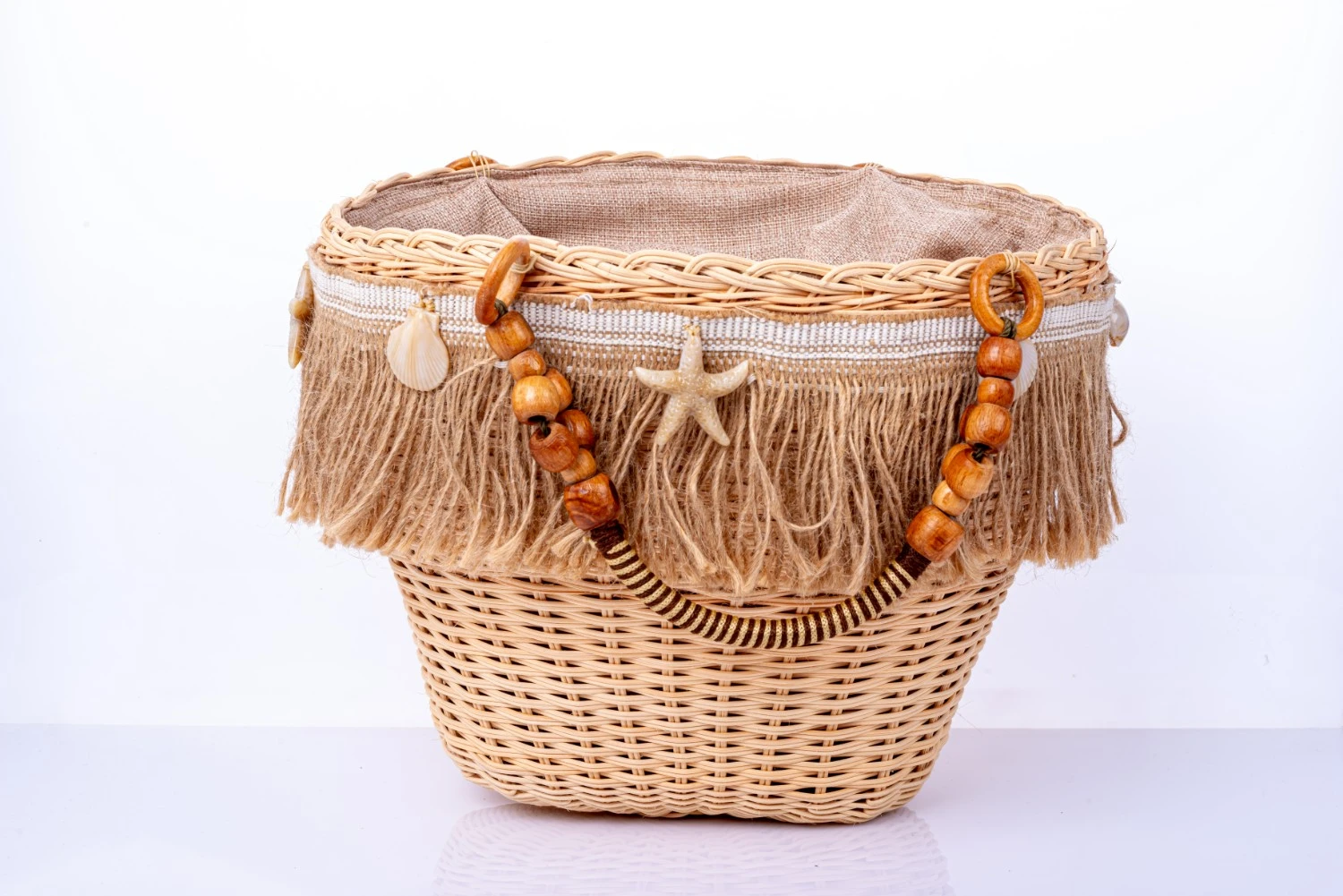 Bamboo handbag with tassels and shells, brown handle