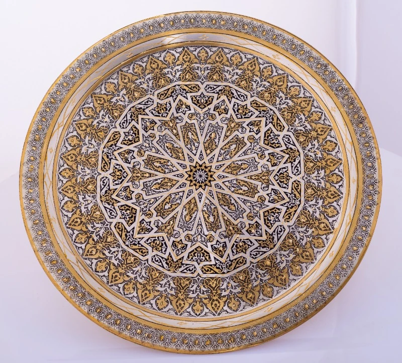 Large Islamic copper plate, 30 cm diameter