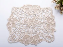 Quadratisches Besticktes Deckchen